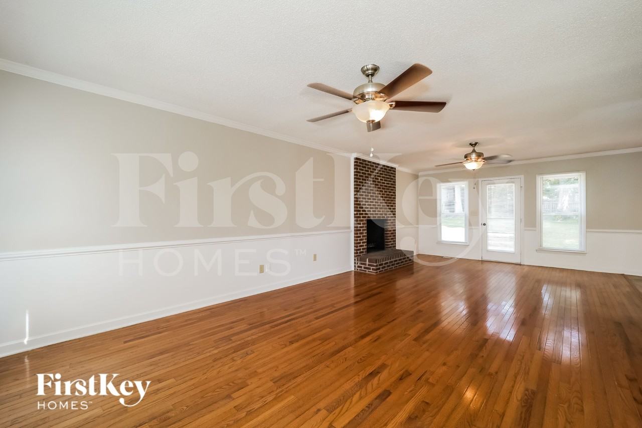 3125 Glenshire Dr - Photo 2 of 18