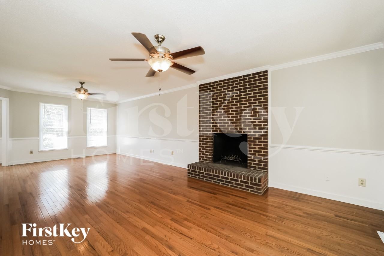 3125 Glenshire Dr - Photo 3 of 18