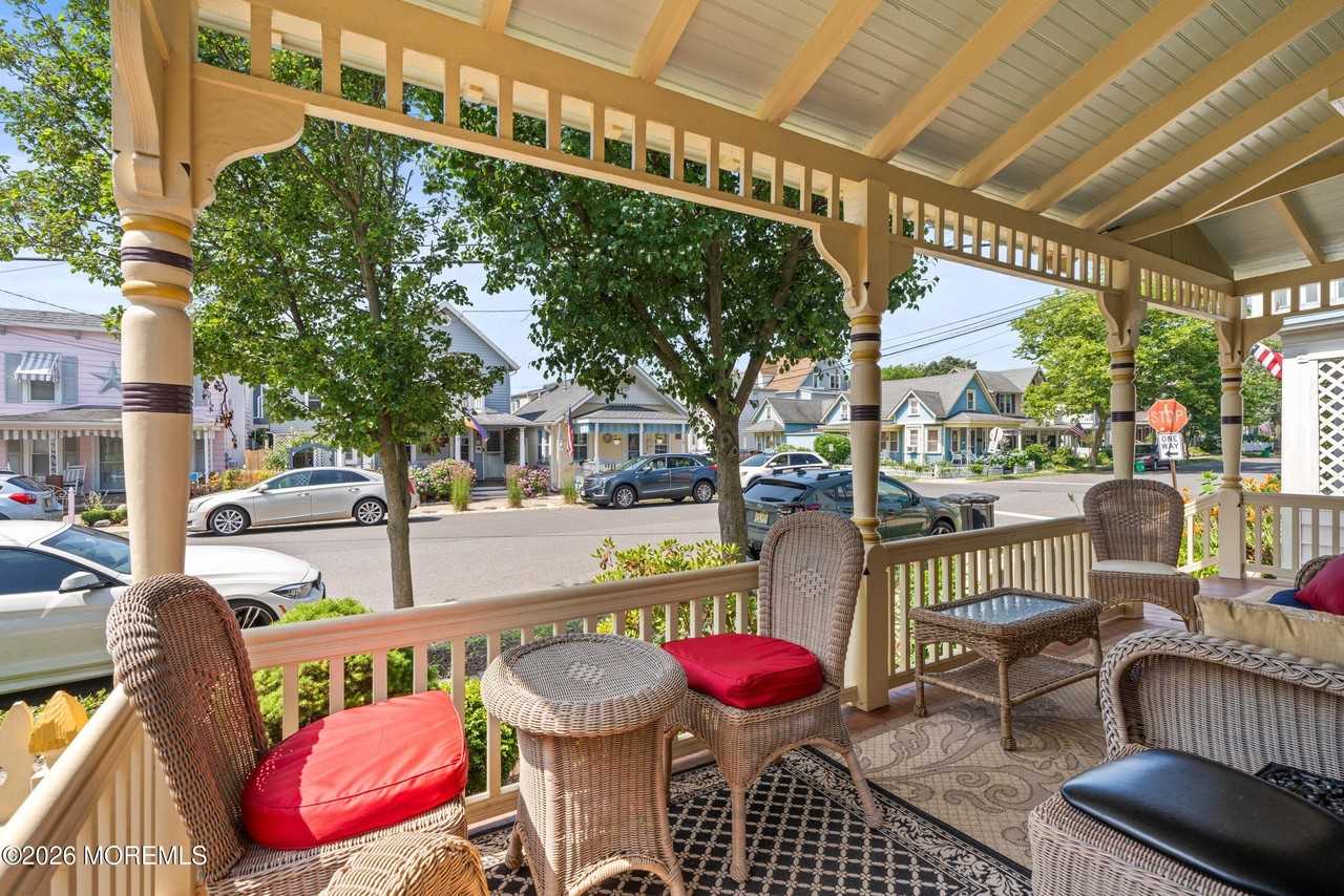 75 Webb Avenue unit: Full House Weekly - Photo 3 of 50