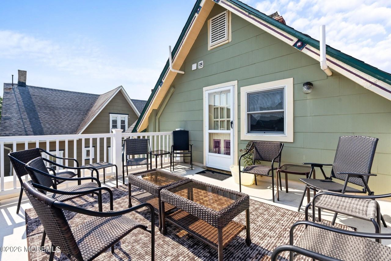 75 Webb Avenue unit: Full House Weekly - Photo 5 of 50