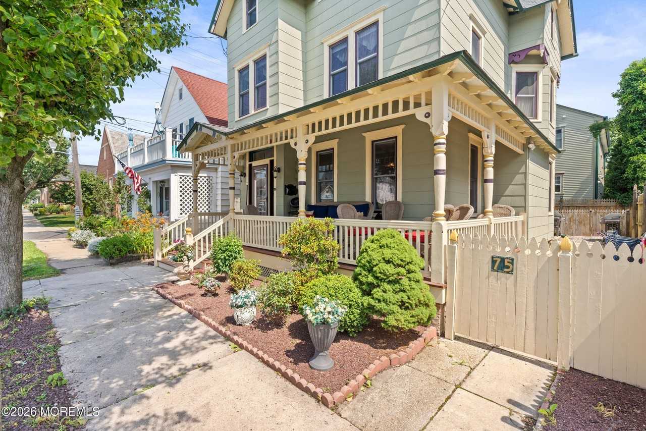 75 Webb Avenue unit: Full House Weekly - Photo 6 of 50