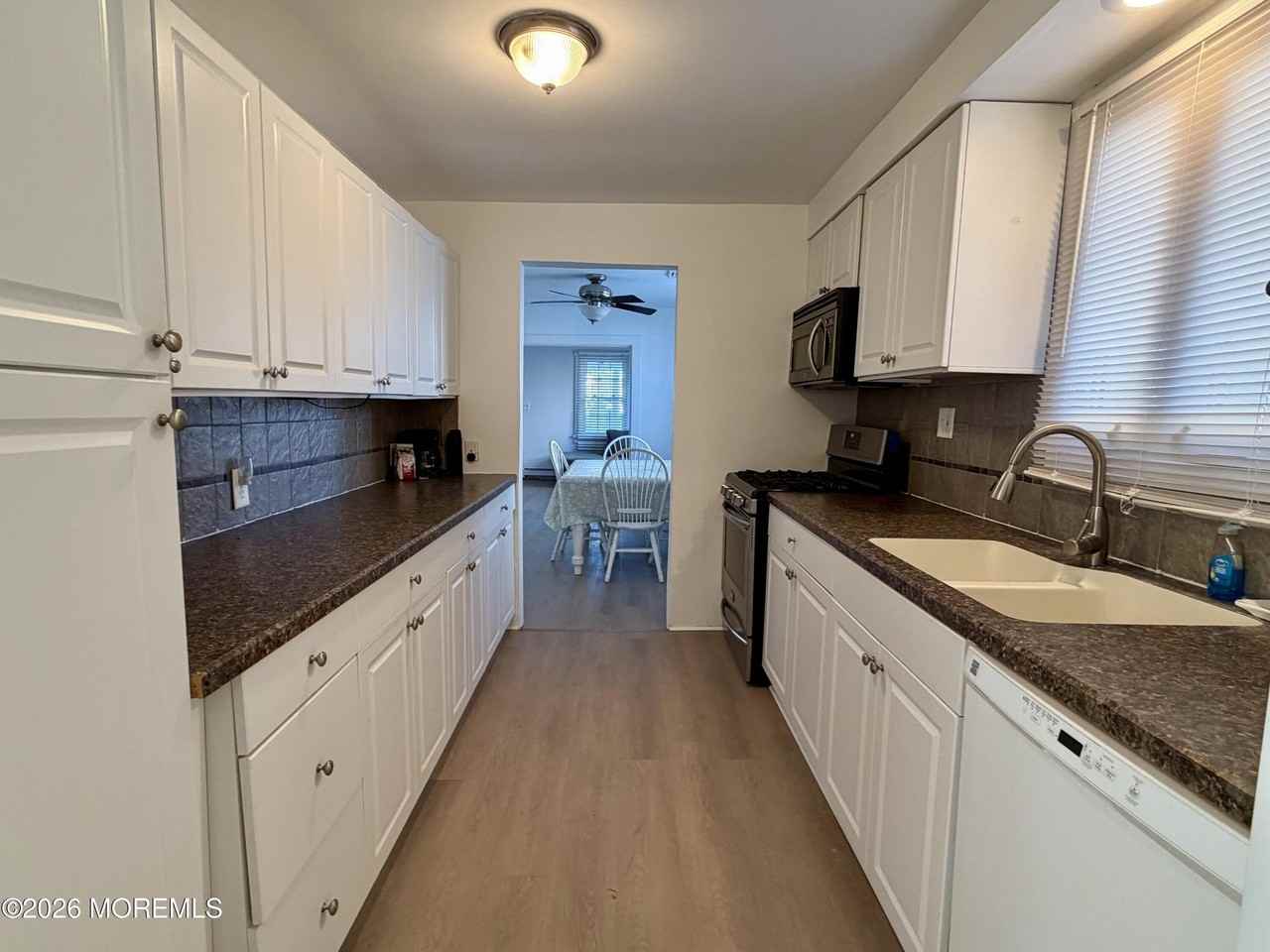 546 E Bayview Ave - Photo 6 of 16