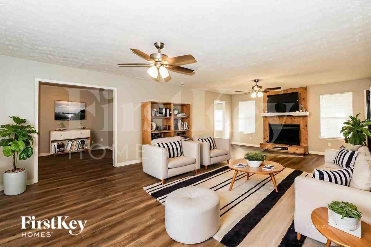 8458 Helmer Ct - Photo 3 of 19