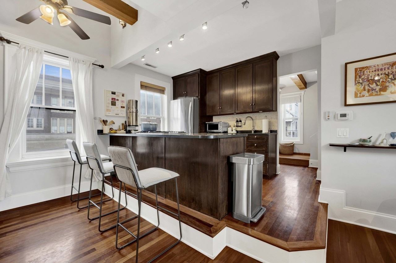 1028 W Wolfram St Apt 2r #2R - Photo 5 of 20