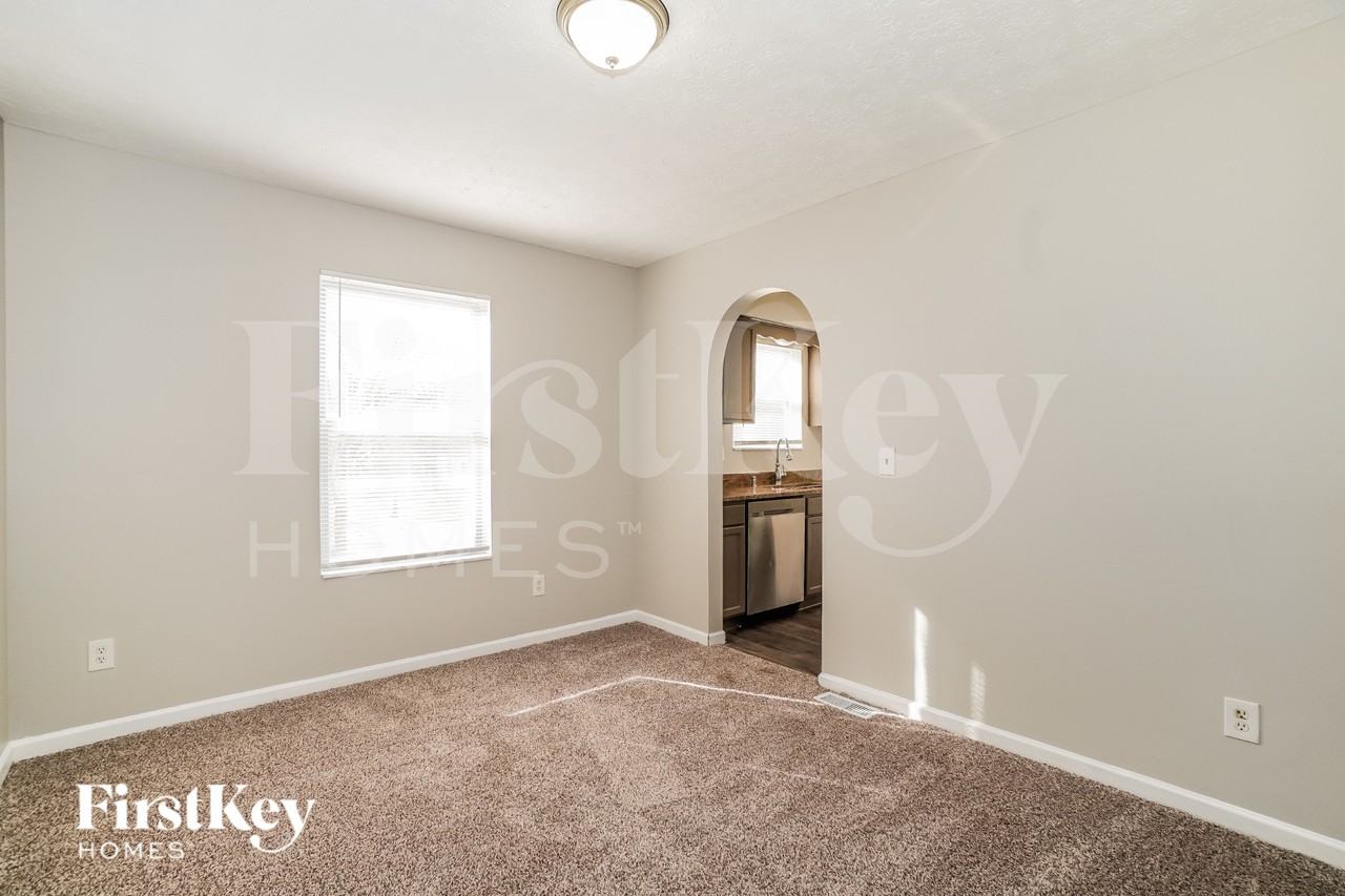 391 Oak Village Dr - Photo 5 of 16