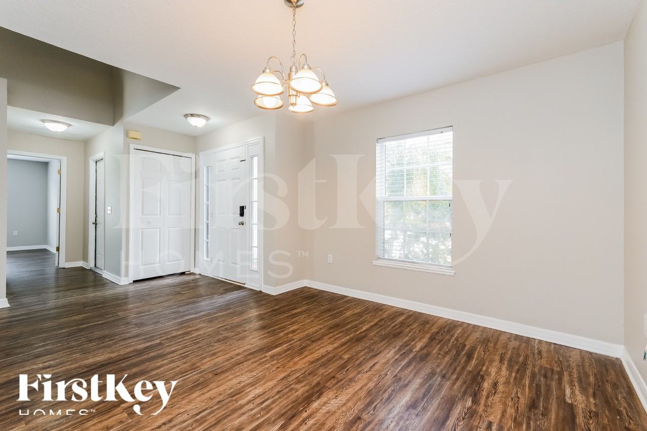 235 Cranbrook Dr - Photo 4 of 16