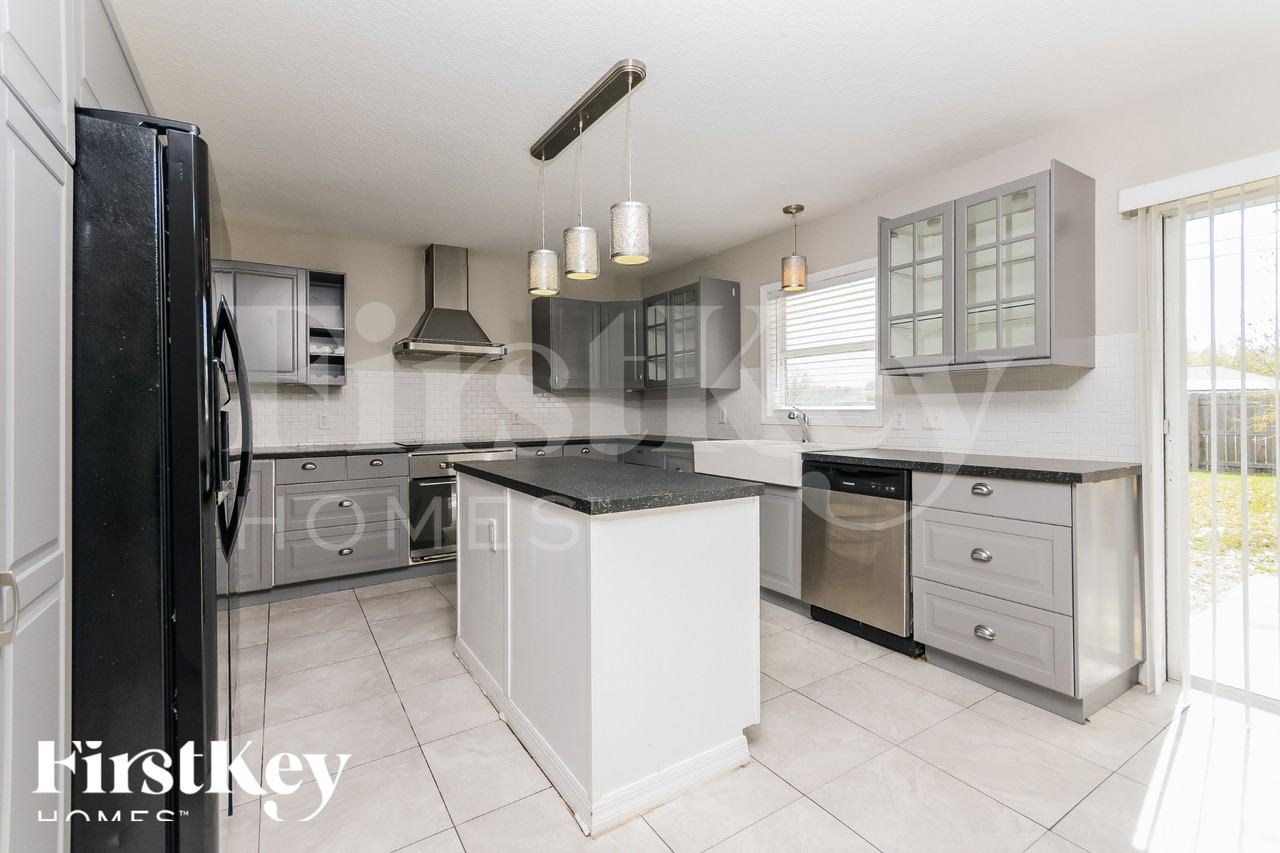 235 Cranbrook Dr - Photo 5 of 16