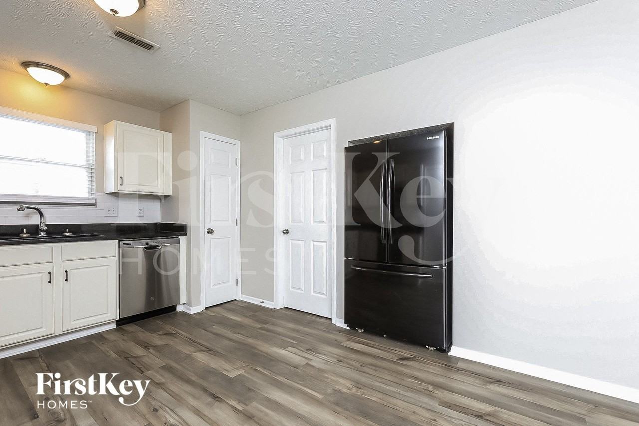 5563 Russell Fork Dr - Photo 6 of 15