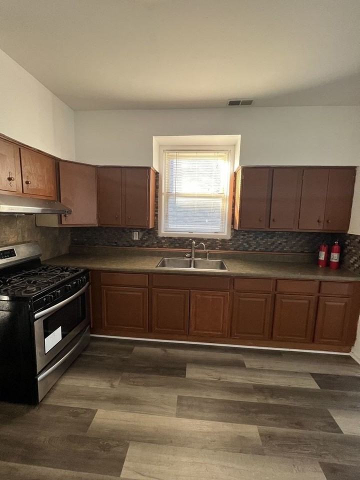 4533 S Richmond St Unit 2 #2 - Photo 3 of 7