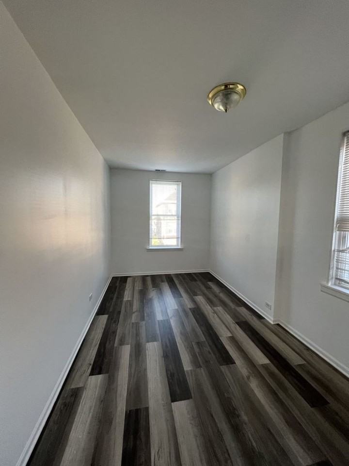 4533 S Richmond St Unit 2 #2 - Photo 4 of 7