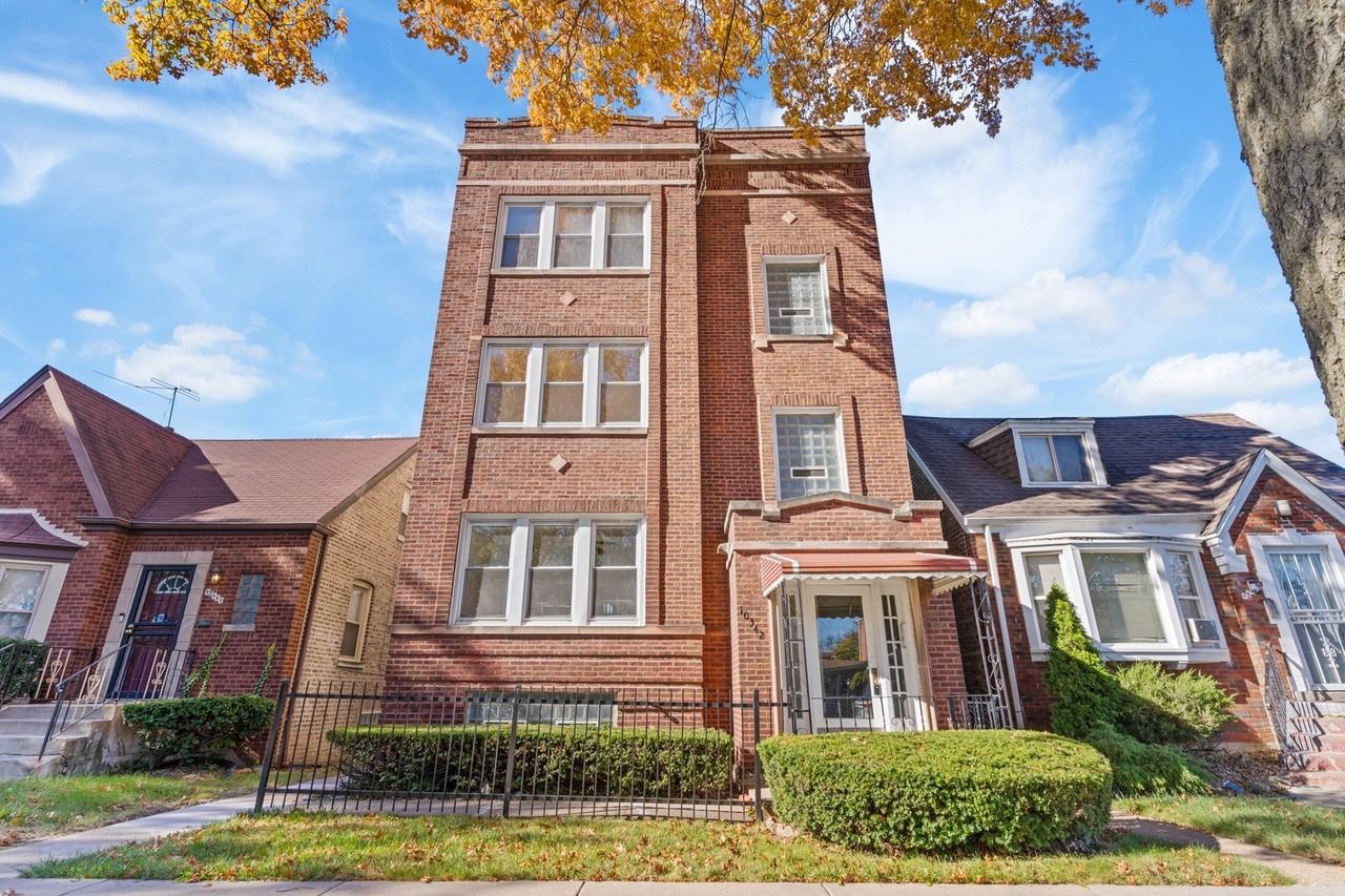 10342 S Calumet Ave Apt 3 #3 - Photo 2 of 25