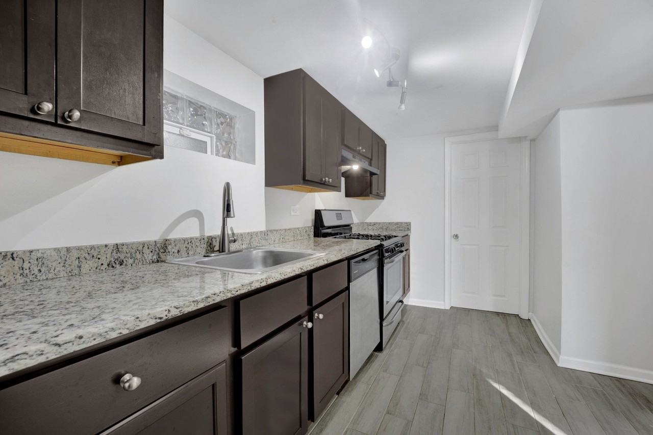 1914 W Henderson St Unit Garden-Fron - Photo 5 of 17