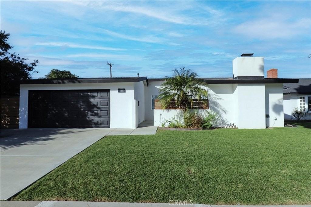 15271 Yorkshire Ln - Photo 2 of 50