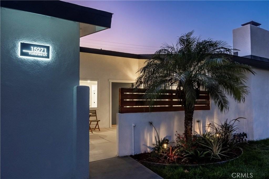 15271 Yorkshire Ln - Photo 3 of 50