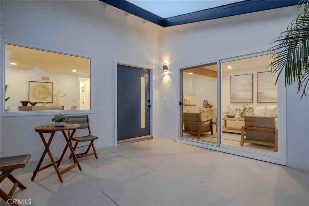 15271 Yorkshire Ln - Photo 4 of 50