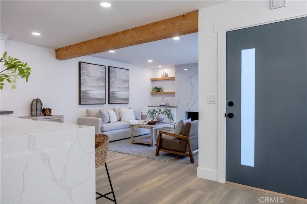 15271 Yorkshire Ln - Photo 6 of 50