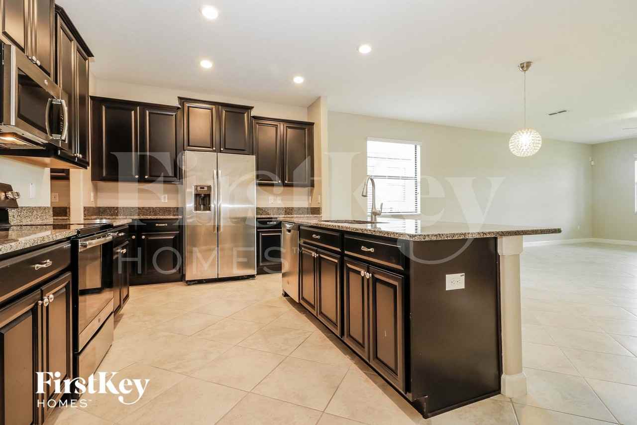 9934 Ivory Dr - Photo 4 of 15