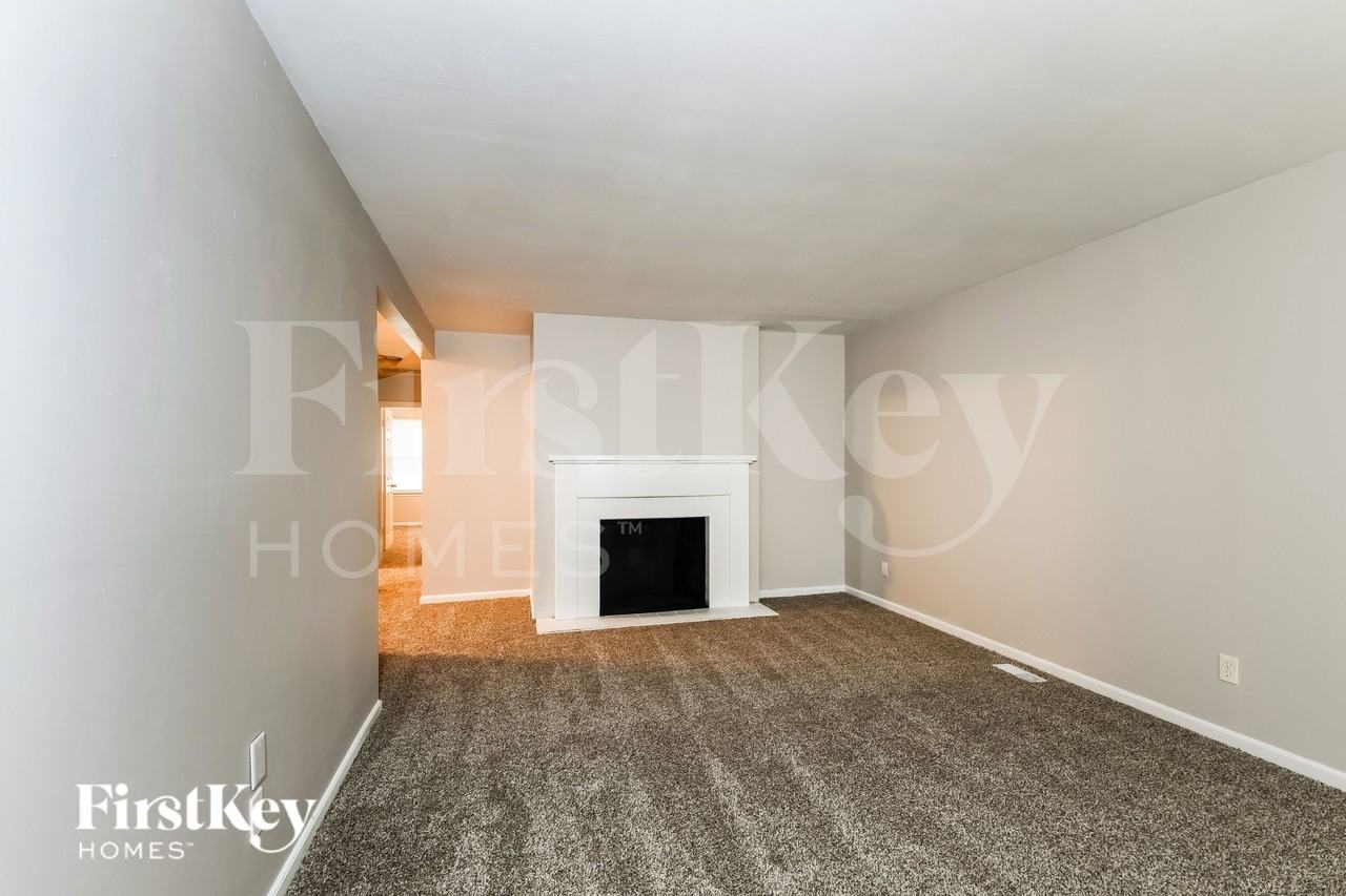 9846 Rivermont Dr - Photo 2 of 18