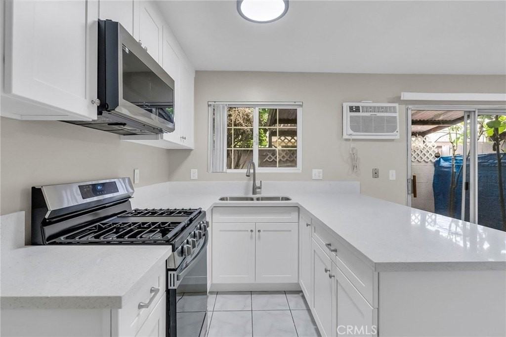 1302 W Lido Pl #2 - Photo 3 of 27