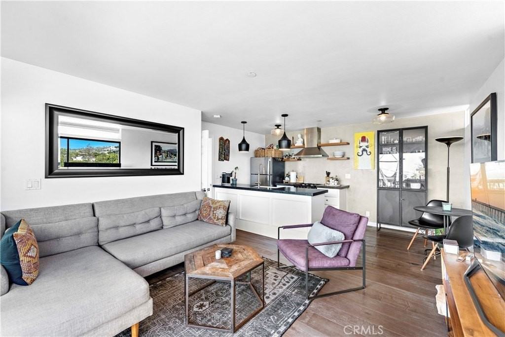 290 La Brea St - Photo 5 of 24