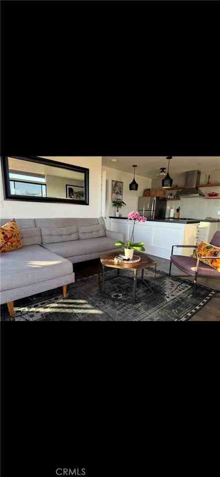 290 La Brea St - Photo 7 of 24