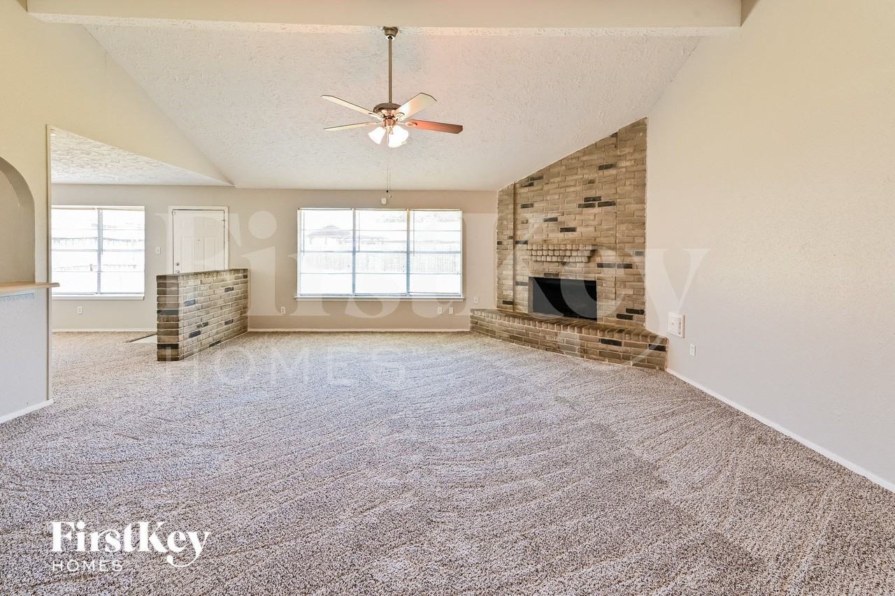 8403 Rustwood Ct - Photo 3 of 15