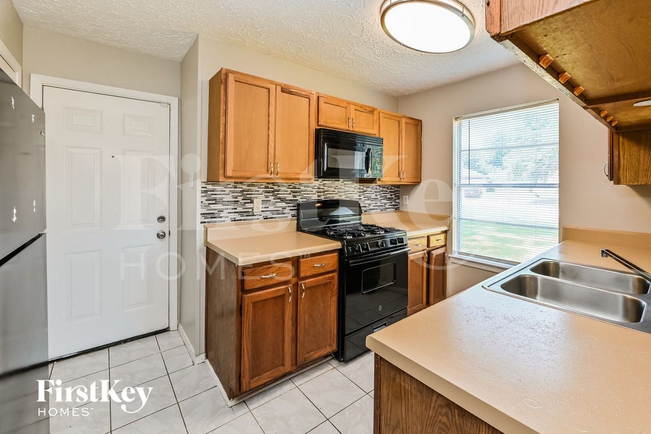 8403 Rustwood Ct - Photo 7 of 15