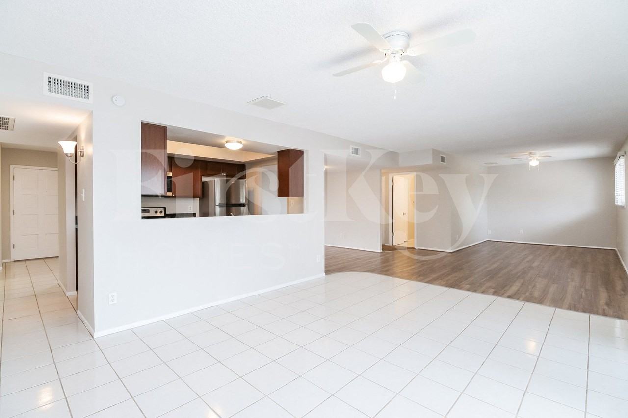 804 E Carmen St - Photo 3 of 13