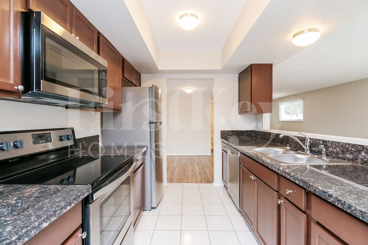 804 E Carmen St - Photo 4 of 13