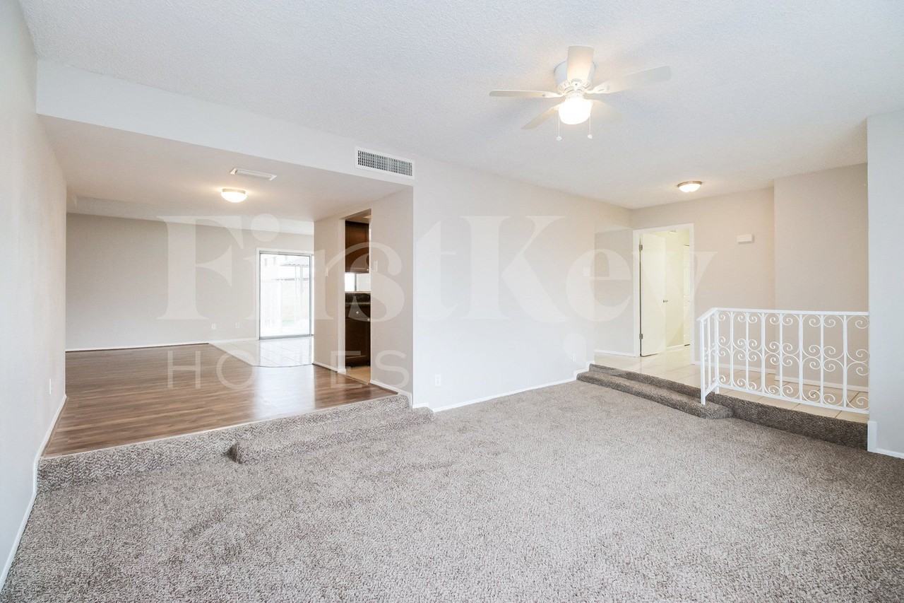 804 E Carmen St - Photo 5 of 13