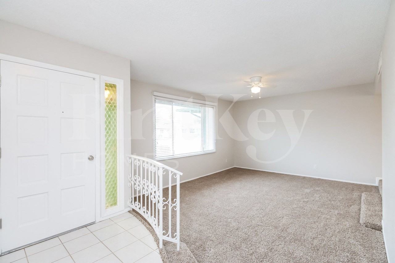 804 E Carmen St - Photo 7 of 13