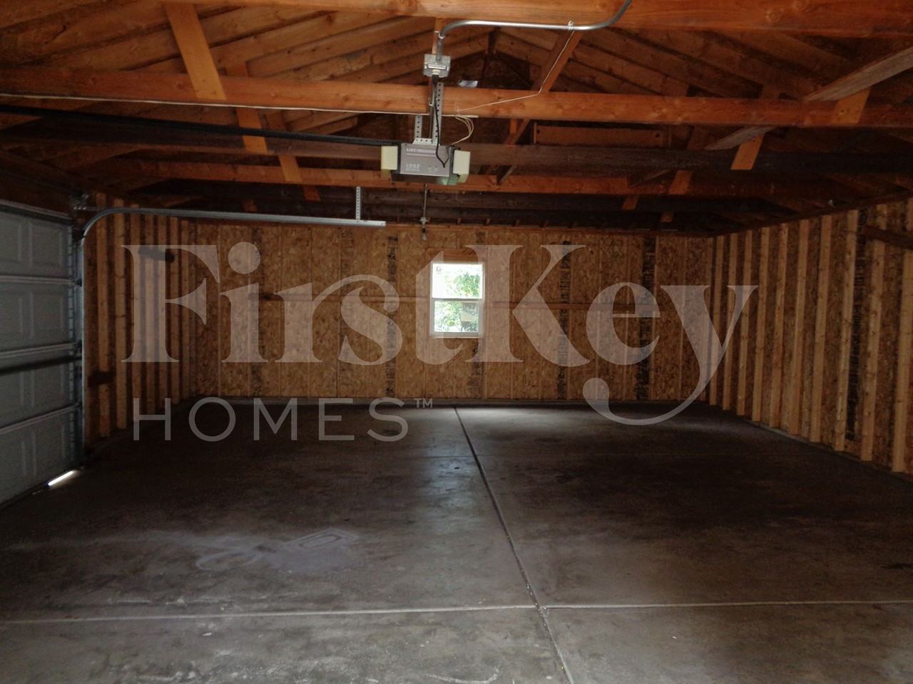 724 Gates St - Photo 4 of 10