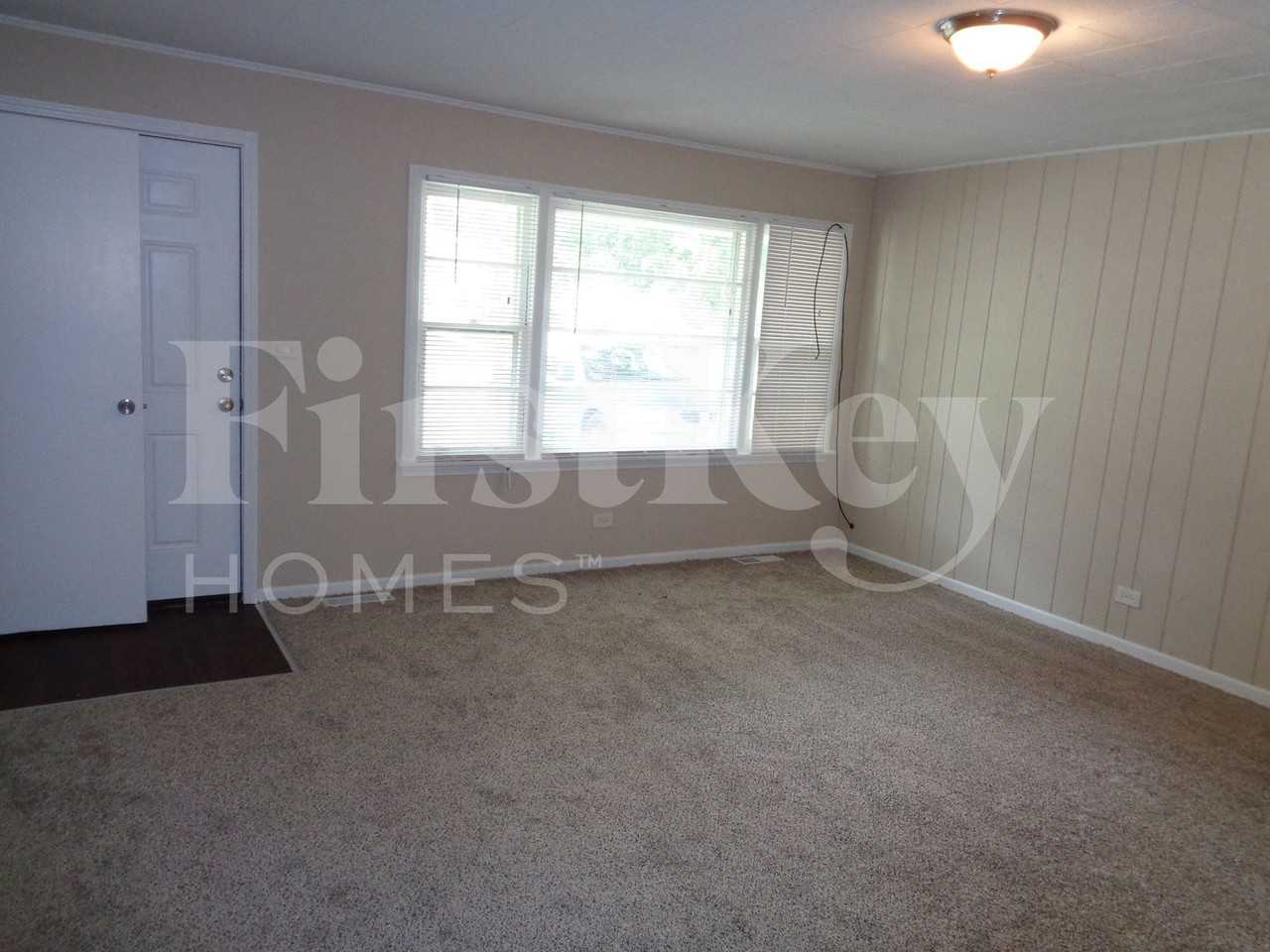 724 Gates St - Photo 6 of 10