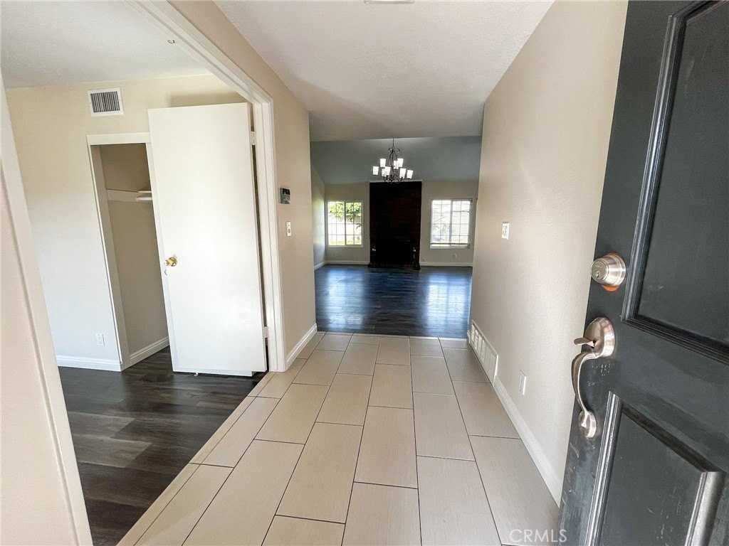 10191 Finchley Ave - Photo 2 of 18