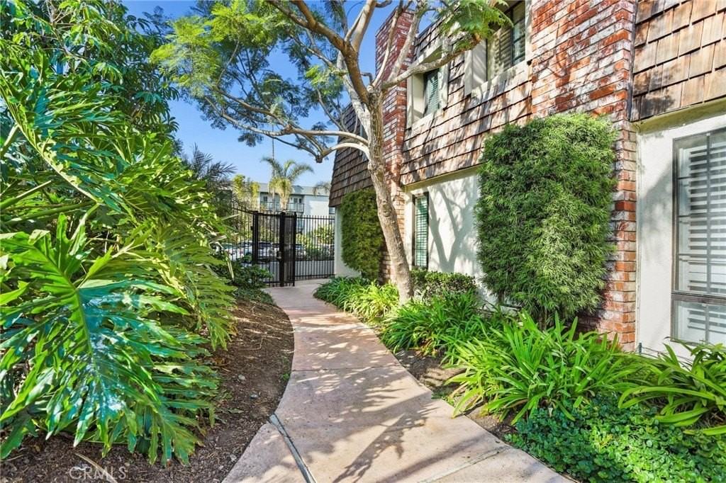 4396 Sea Harbour Dr - Photo 2 of 34