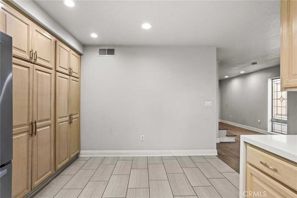 4396 Sea Harbour Dr - Photo 4 of 34