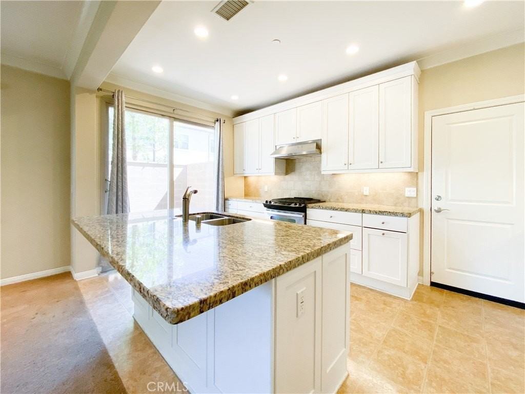 131 Thornhurst - Photo 4 of 15