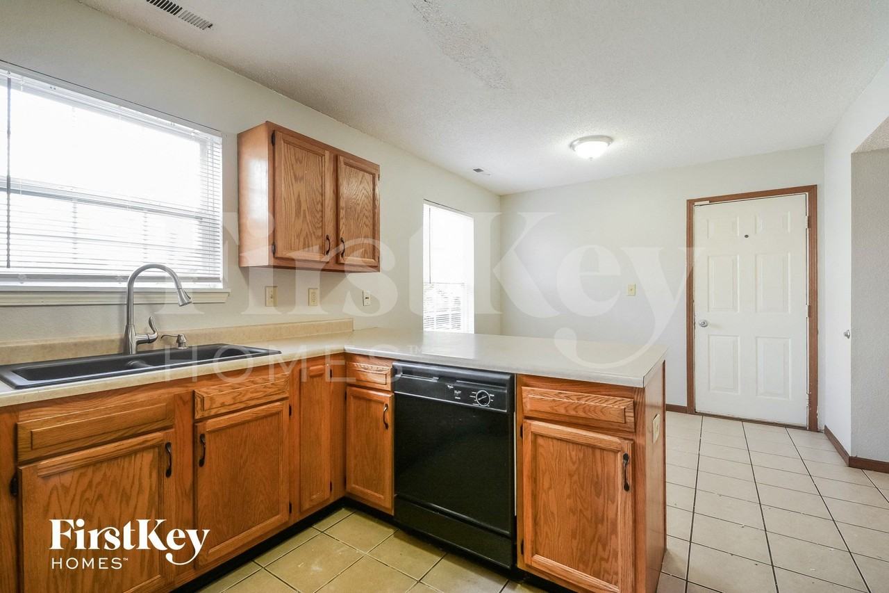 5742 Ensley Ct - Photo 7 of 15