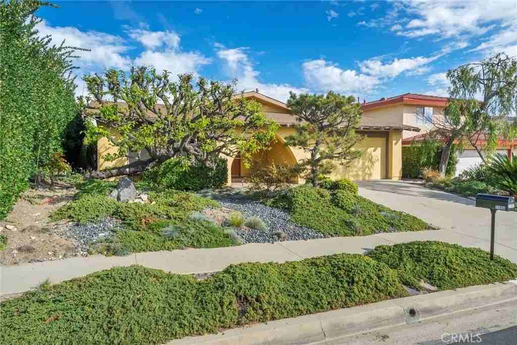 27850 Longhill Dr - Photo 3 of 26