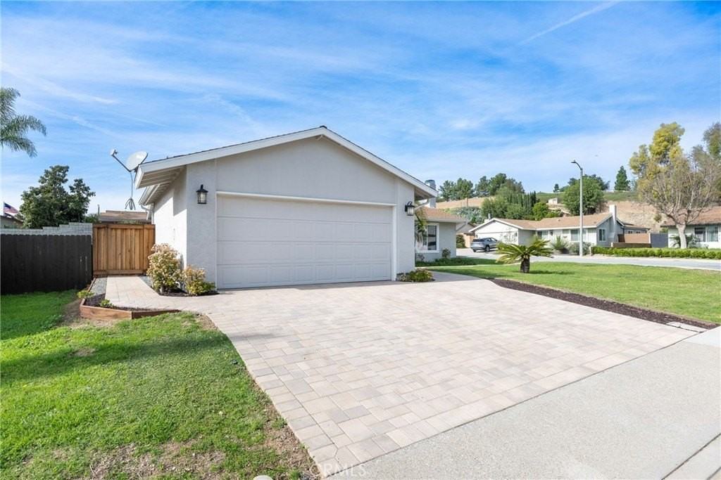 4305 Via De Los Robles - Photo 3 of 29