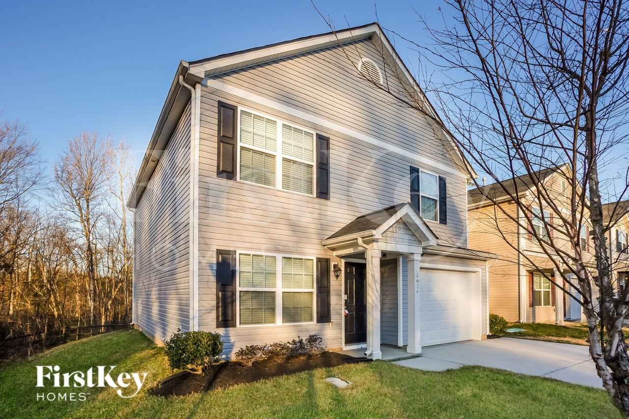 4924 Abercromby St - Photo 3 of 15