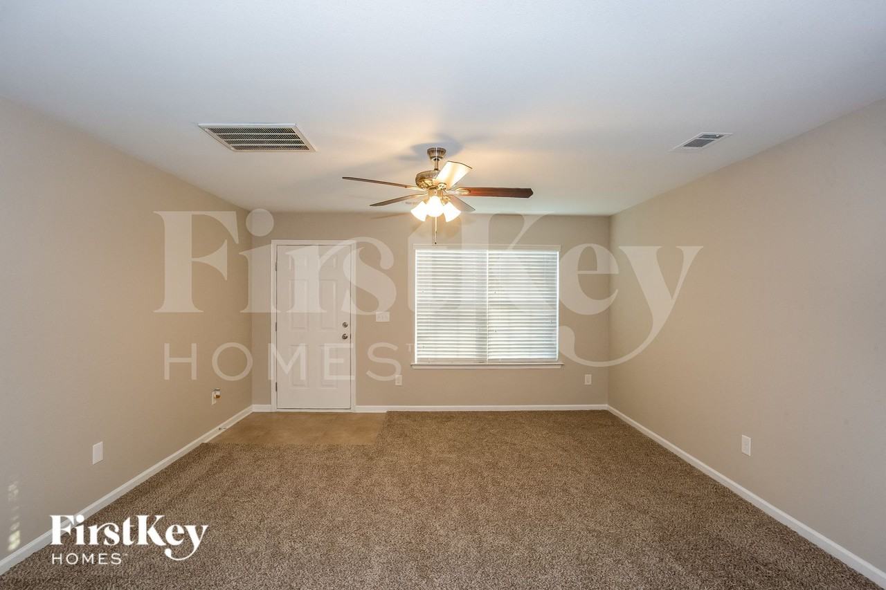 4924 Abercromby St - Photo 5 of 15