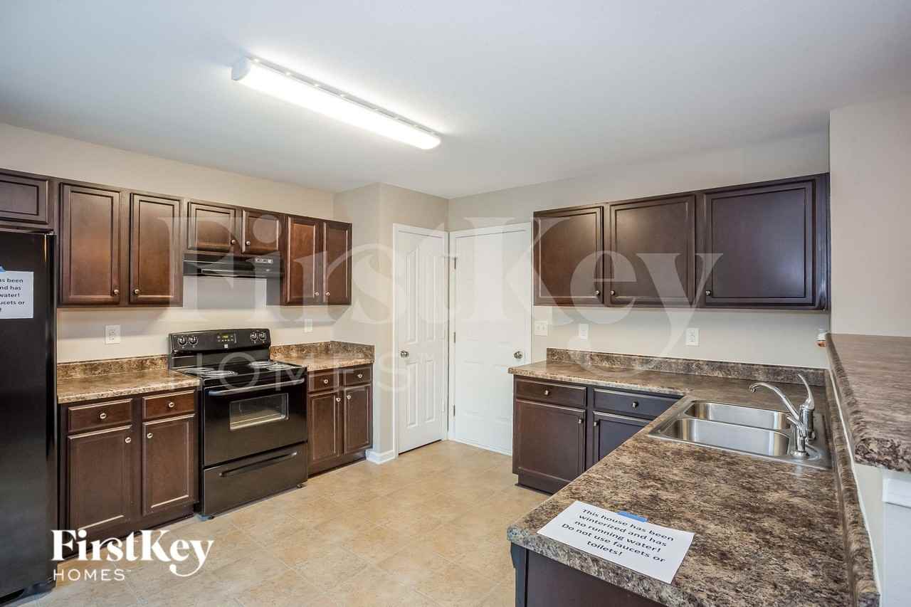 4924 Abercromby St - Photo 6 of 15