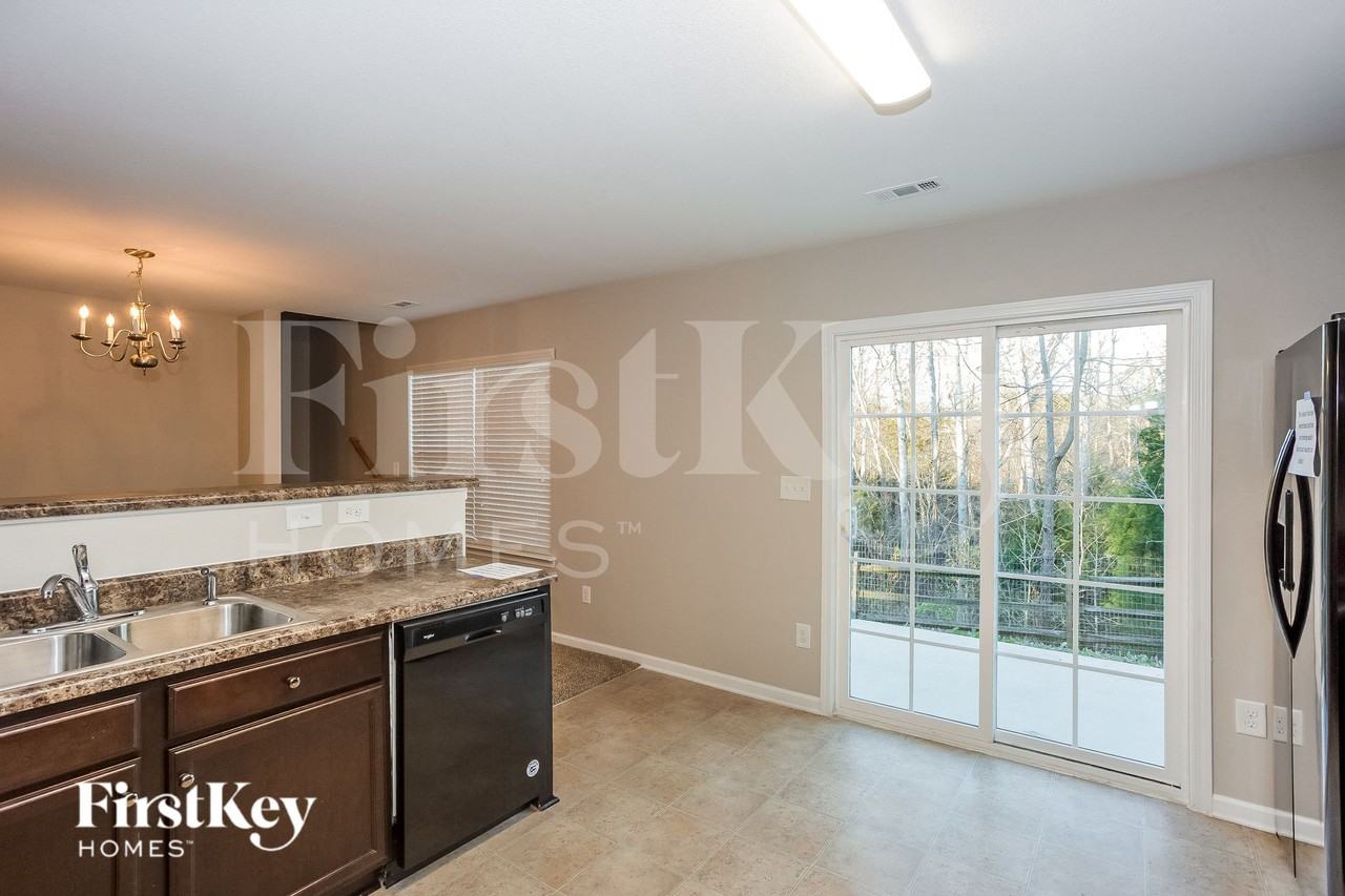 4924 Abercromby St - Photo 7 of 15