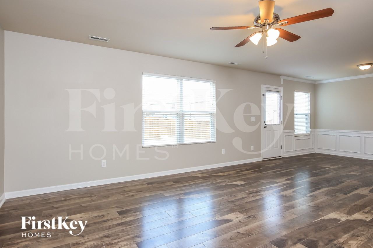 4361 Prairie Creek Trl - Photo 3 of 18