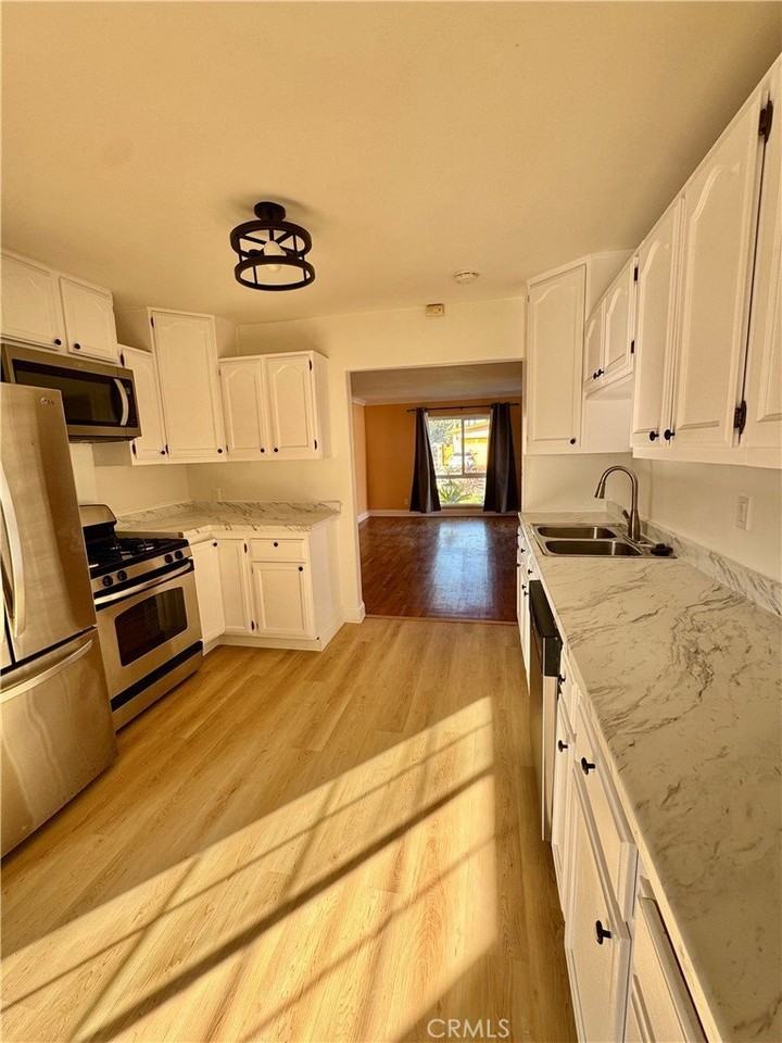 5002 W 142nd St - Photo 3 of 12