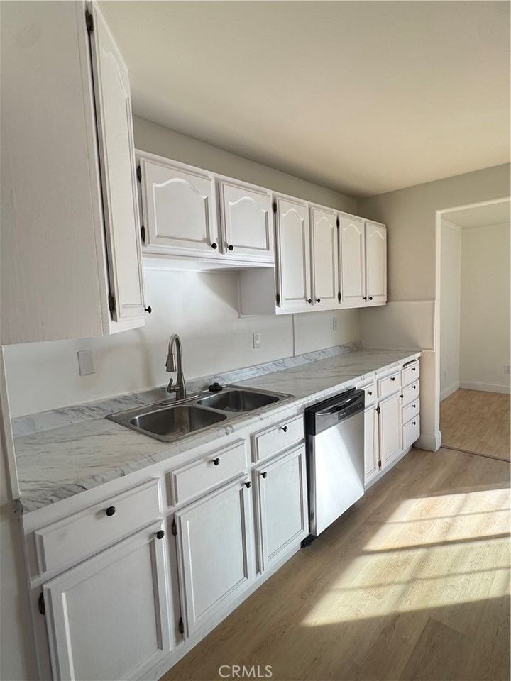 5002 W 142nd St - Photo 4 of 12