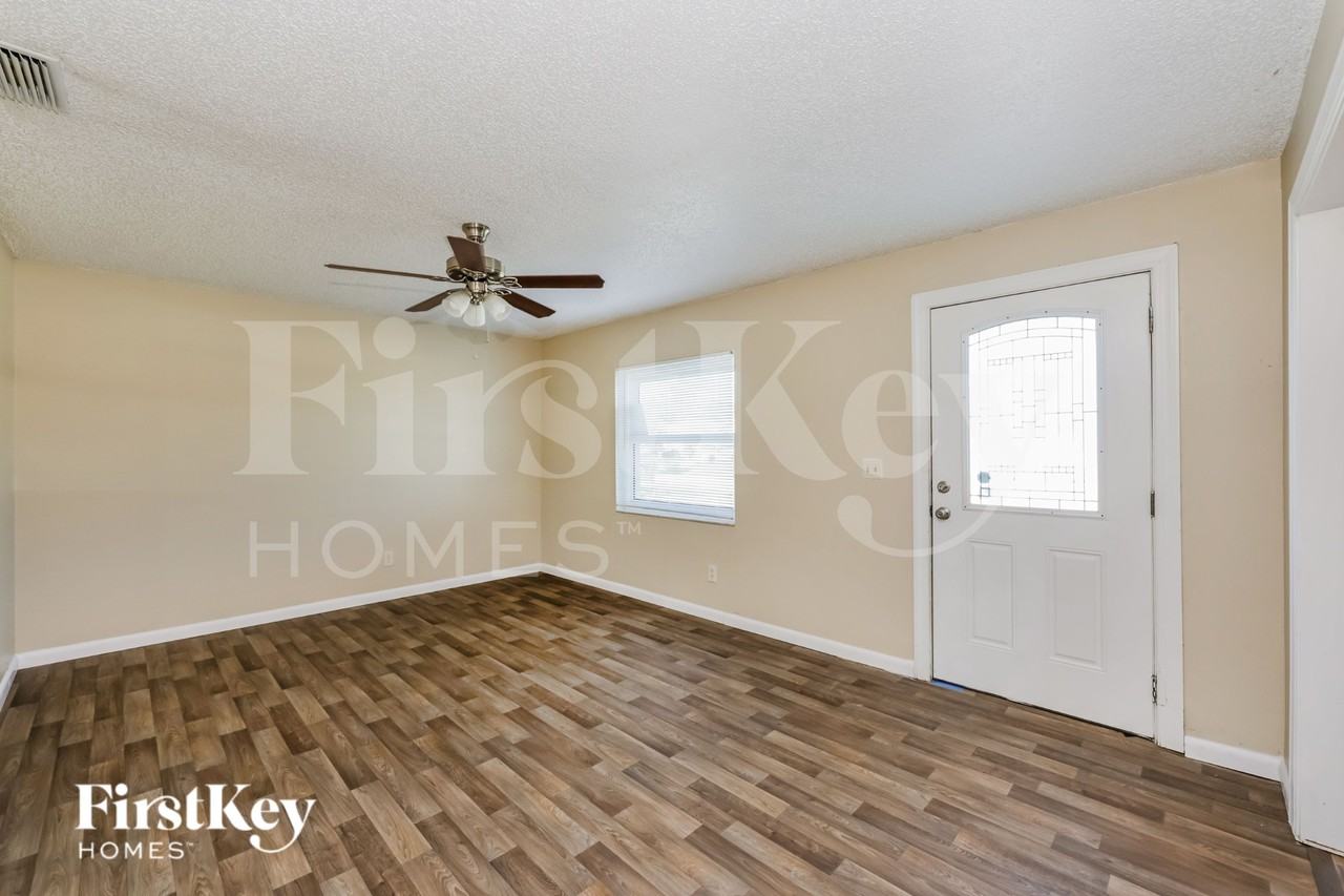 4301 Tarpon Dr Se - Photo 2 of 19