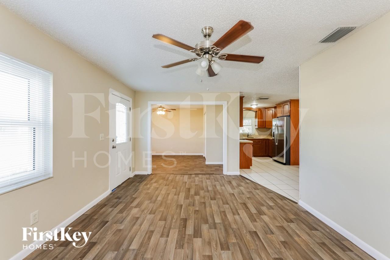 4301 Tarpon Dr Se - Photo 3 of 19