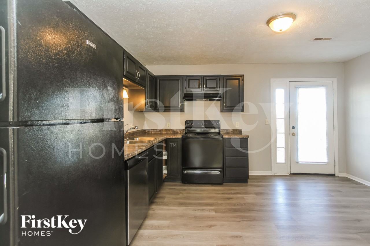 405 Franklin St - Photo 5 of 16